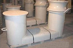 An NS 2584 double bitt bollard fitted with a warping roller An NS 2584 double bitt bollard fitted with a warping roller