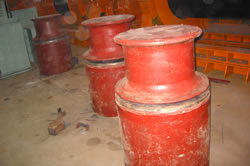 Pedestal fairlead rollers (warping rollers) awaiting refubishment Pedestal fairlead rollers (warping rollers) awaiting refubishment